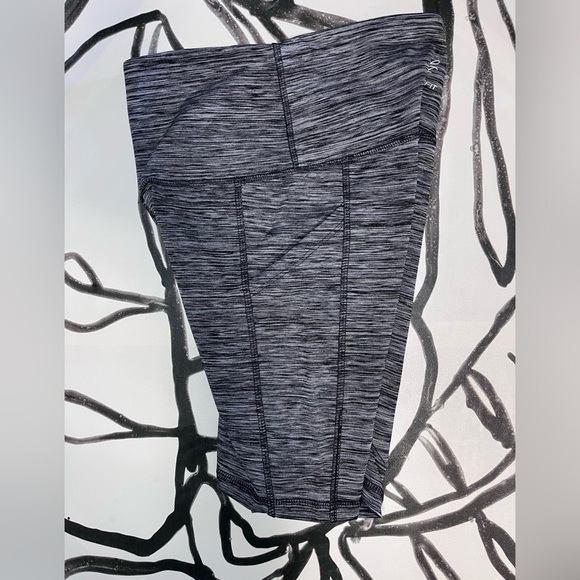 High Waist Biker Shorts. Buttery Soft. Deep Pockets. Women’s size XS BRAND NEW! - Picture 4 of 5